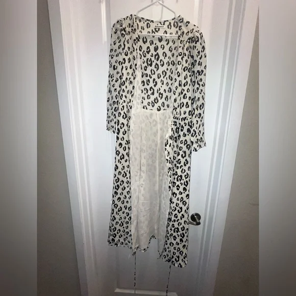 Reformation Melba Wrap Dress In Snow Leopard Adjustable - Picture 5 of 7